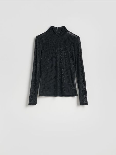 Golf z ozdobną aplikacją - czarny. Czarne swetry Reserved, l, z aplikacjami, z dzianiny, bez ramiączek. Za 219.99 zł.