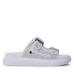 Klapki GOE. Białe klapki GOE, bez wzorów, bez obcasa, bez zapięcia. Za 329.99 zł.