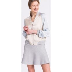 Vero Moda - Bluza. Szare bluzy marki Vero Moda, z poliesteru. W wyprzedaży za 59.90 zł.
