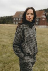 KURTKA PILAR SZARO- CZARNA S - Flawless. Czarne kurtki Flawless, s, bez wzorów, z bawełny, klasyczne, bez kaptura. Za 619.00 zł.
