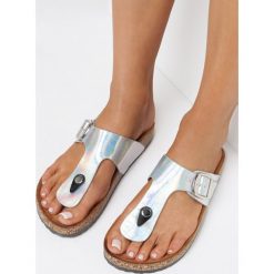 Srebrne Klapki Almo. Szare klapki Born2be, bez wzorów, boho, bez obcasa, na płaskiej podeszwie, bez zapięcia. W wyprzedaży za 31.99 zł.