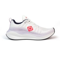 Wielofunkcyjne, oddychające buty NOVANA z podeszwą o wysokiej przyczepności. Brązowe buty trekkingowe IZAS, bez wzorów, z materiału, bez zapięcia, do biegania. Za 269.52 zł.