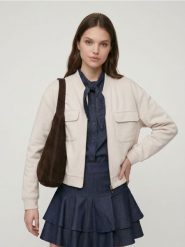 Rozpinana bluza z domieszką wiskozy i kieszeniami soft touch - kremowy. Białe bluzy bez kaptura Sinsay, l, bez wzorów, z wiskozy, bez kaptura. Za 59.99 zł.