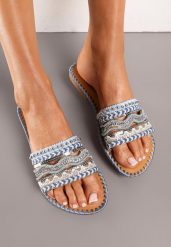 Niebieskie Klapki na Płaskiej Podeszwie w Stylu Boho z Koronką Nitami i Plecionym Sznurkiem Wykończone Imitacją Cyrkonii Bellemoon. Niebieskie klapki Renee, z aplikacjami, z jeansu, boho, bez obcasa, na płaskiej podeszwie, bez zapięcia. W wyprzedaży za 67.49 zł.