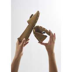 Beżowe Mokasyny Tinkling. Mokasyny marki Reserved. Za 69.99 zł.