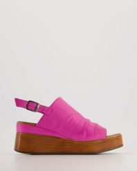 SANDAŁY NA KOTURNIE 0028385 FUXIA. Sandały Venezia, bez wzorów, ze skóry, bez obcasa, na koturnie, bez zapięcia. Za 339.00 zł.