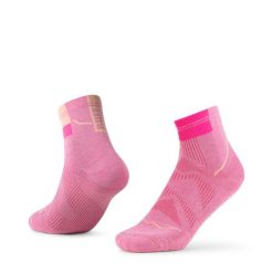 Skarpety do biegania Coolnet Quarter. Czerwone skarpetki Buff, bez wzorów, z materiału. Za 83.99 zł.