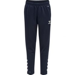 Dziecięce spodnie dresowe z poliestru Hummel Core Xk. Niebieskie szorty Hummel, bez wzorów, z dresówki, sportowe. Za 158.00 zł.