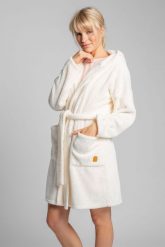 Puszysty pluszowy szlafroczek z kapturem ecru. Szlafroki damskie Sukienki.shop, l, z aplikacjami, bez ramiączek, krótkie. Za 229.00 zł.