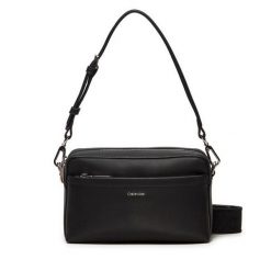 Torebka Calvin Klein. Czarne torebki klasyczne Calvin Klein, bez wzorów, klasyczne, bez dodatków. Za 269.99 zł.