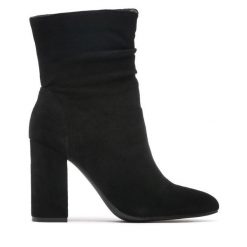 Botki DeeZee. Czarne botki DeeZee, bez wzorów, bez obcasa, na słupku, bez zapięcia. Za 119.99 zł.
