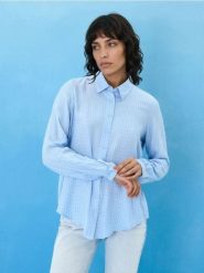 Wiskozowa koszula w kratę - błękitny. Niebieskie koszule Sinsay, l, bez wzorów, z wiskozy, bez kołnierzyka, bez ramiączek. Za 39.99 zł.