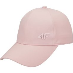 Czapka z daszkiem damska CAD100 - jasny róż. Czapki z daszkiem marki 4f. W wyprzedaży za 59.99 zł.