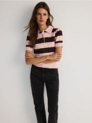 Sweter polo z wiskozą - pastelowy róż. Czerwone swetry Reserved, l, bez wzorów, z dzianiny, bez ramiączek. Za 119.99 zł.