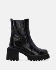 LAKIEROWANE BOTKI NA OBCASIE 044927722R 295 B. Botki Venezia, bez wzorów, z lakierowanej skóry, bez obcasa, na obcasie, bez zapięcia. Za 399.00 zł.