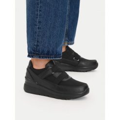 Półbuty Go Soft. Czarne półbuty wsuwane GO SOFT, bez wzorów, bez obcasa, na koturnie. Za 149.99 zł.