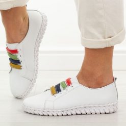 Białe skórzane półbuty damskie Vinceza 95376. Białe półbuty wsuwane VINCEZA, na lato, bez wzorów, z jeansu, biznesowe, z okrągłym noskiem, bez obcasa. W wyprzedaży za 197.10 zł.