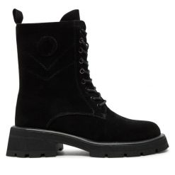 Botki Lee Cooper. Czarne botki Lee Cooper, bez wzorów, bez obcasa, na płaskiej podeszwie, bez zapięcia. Za 179.99 zł.