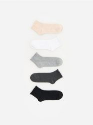 Skarpetki z wiskozą 5 pack - jasnoszary. Szare skarpetki Reserved, bez wzorów, z wiskozy. Za 49.99 zł.
