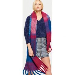 Ciepły szalik w kratę - Fioletowy. Fioletowe szaliki i kominy Cropp. Za 49.99 zł.