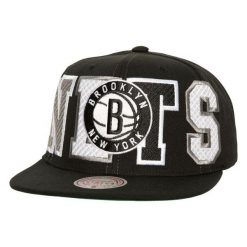 Czapka z daszkiem do koszykówki Mitchell & Ness Brooklyn Nets czarna. Czarne czapki z daszkiem Mitchell & Ness, bez wzorów, sportowe. Za 159.00 zł.