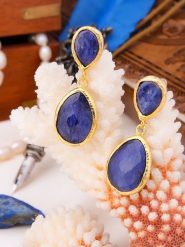 L'Atelier de Gaia Pozłacane kolczyki-wkrętki z agatem rozmiar: onesize. Niebieskie kolczyki L'Atelier de Gaia, z agatem, pozłacane. Za 85.45 zł.