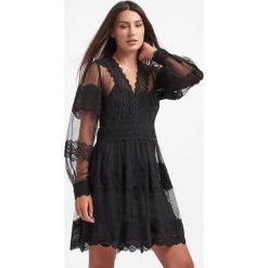 Sukienka TWINSET. Czarne sukienki Twinset Milano, bez wzorów, z koronki, bez kołnierzyka, bez ramiączek. Za 1,299.00 zł.