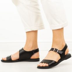 Czarne skórzane płaskie sandały damskie Cambell 19395. Czarne sandały Cambell, bez wzorów, z jeansu, casualowe, bez obcasa, na płaskiej podeszwie, bez zapięcia. Za 219.00 zł.