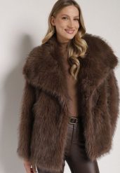 Brązowa Kurtka Futerko o Dwurzędowym Kroju Oversize Nevisa. Brązowe kurtki Born2be, l, bez wzorów, z futra, biznesowe, bez kaptura. Za 249.99 zł.