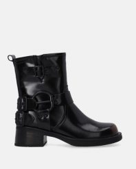 CZARNE BOTKI Z KLAMRAMI G050LEBROBB006. Czarne botki Venezia, bez wzorów, ze skóry, bez obcasa, bez zapięcia. Za 349.00 zł.