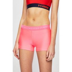 Under Armour - Szorty. Czerwone szorty sportowe Under Armour, bez wzorów, z dzianiny. W wyprzedaży za 99.90 zł.