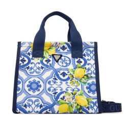 Torebka Guess. Niebieskie torebki klasyczne Guess, z aplikacjami, klasyczne, bez dodatków. Za 269.99 zł.