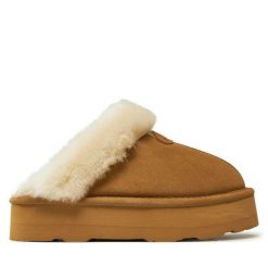 Kapcie Bearpaw. Brązowe kapcie Bearpaw, bez wzorów. Za 259.99 zł.