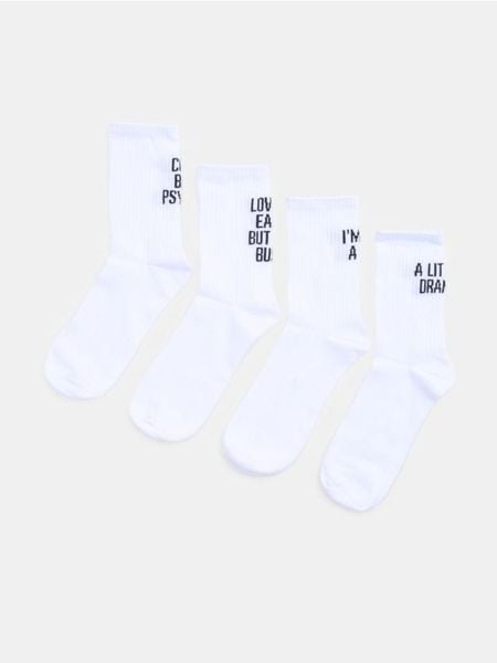 Prążkowane skarpetki z bawełną 4 pack - biały. Białe skarpetki Sinsay, bez wzorów, z bawełny. Za 15.99 zł.