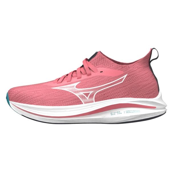 Buty do biegania damskie Mizuno Neo Zen Coral. Buty do biegania Mizuno, bez wzorów, z gumy, bez zapięcia, do biegania. W wyprzedaży za 499.99 zł.