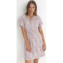 Różowa Sukienka Somsey. Czerwone sukienki Born2be, l, bez wzorów, z wiskozy, bez kołnierzyka, bez ramiączek, mini, kopertowe. W wyprzedaży za 41.99 zł.