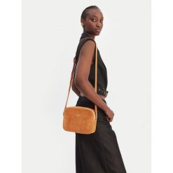 Torebka Patrizia Pepe. Brązowe listonoszki Patrizia Pepe, bez wzorów, bez dodatków. Za 729.99 zł.