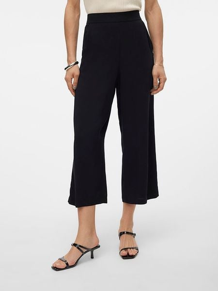 Vero Moda Spodnie w kolorze czarnym rozmiar: XS. Czarne spodnie materiałowe Vero Moda, bez wzorów, z materiału. Za 61.17 zł.