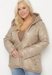 Ciemnobeżowa Kurtka Pikowana o Pudełkowym Kroju z Kapturem Nusolea. Brązowe kurtki Born2be, plus size, bez wzorów, z jeansu, eleganckie, z kapturem. Za 159.99 zł.