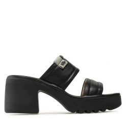 Klapki Fly London. Czarne klapki Fly London, bez wzorów, bez obcasa, bez zapięcia. Za 639.99 zł.