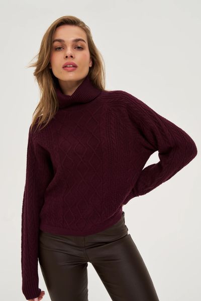 Sweter z golfem burgundowy. Czerwone swetry MOODO, l, bez wzorów, z poliamidu, bez ramiączek. Za 139.99 zł.
