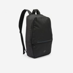 Plecak sportowy z kieszenią na buty Kipsta Essential 17 L. Buty treningowe KIPSTA, bez wzorów, bez zapięcia. Za 29.99 zł.