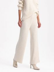 BGN Spodnie w kolorze kremowym rozmiar: 34. Brązowe spodnie materiałowe BGN, bez wzorów, z materiału. Za 83.42 zł.