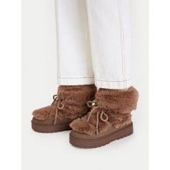 Śniegowce Roxy. Brązowe śniegowce Roxy, bez wzorów, bez zapięcia. Za 279.99 zł.