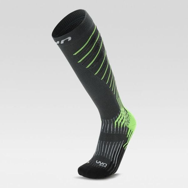 Skarpety kompresyjne do biegania damskie UYN Run Compression. Czarne skarpetki Uyn, bez wzorów, z materiału. Za 129.99 zł.