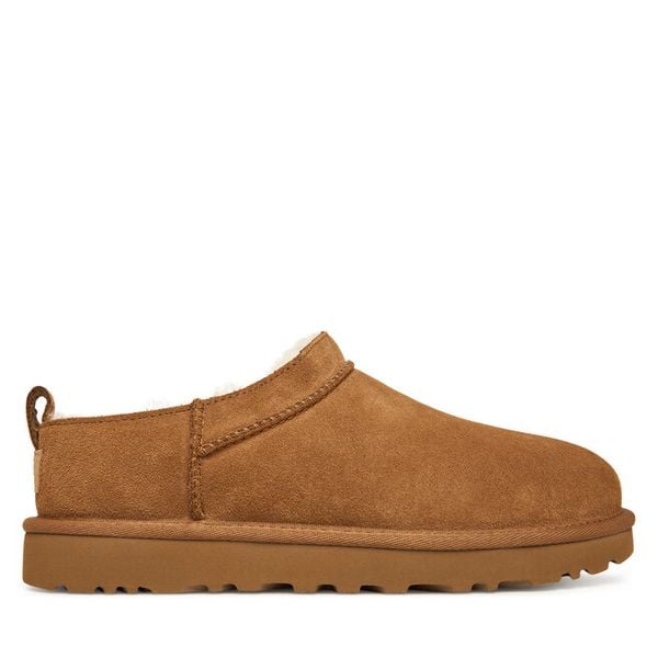 Śniegowce Ugg. Brązowe śniegowce UGG, bez wzorów, bez zapięcia. Za 679.99 zł.
