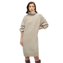 Superdry Sukienka-sweter z grubym prążkiem. Szare swetry Superdry, bez wzorów, z materiału, bez ramiączek. Za 516.30 zł.