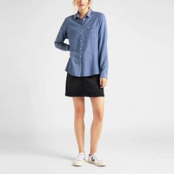 LEE ONE POCKET SHIRT DAMSKA KOSZULA ROZPINANA LAVENDER DUSK L45THQOA 112110540. Niebieskie koszule Lee, l, bez wzorów, bez kołnierzyka, bez ramiączek. Za 129.99 zł.