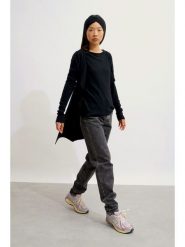 AUTHENTIC CASHMERE Kaszmirowy kardigan "Chésery" w kolorze czarnym rozmiar: XXL. Czarne swetry AUTHENTIC CASHMERE, na lato, xxl, bez wzorów, z kaszmiru, bez ramiączek. Za 554.45 zł.