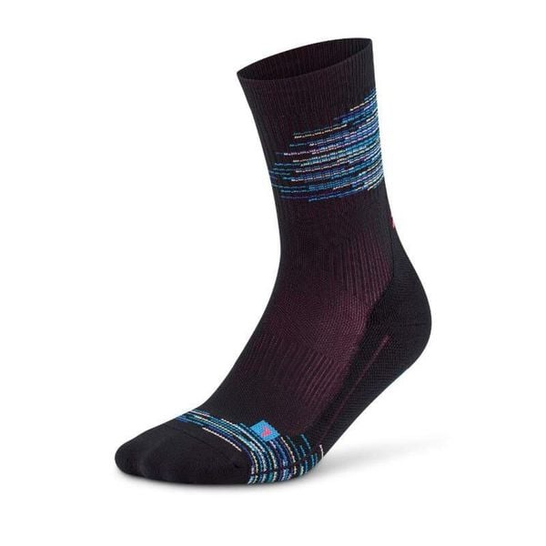 Krótkie skarpety kompresyjne Paris Vibes 80's damskie CEP. Czarne skarpetki CEP, bez wzorów. Za 74.00 zł.